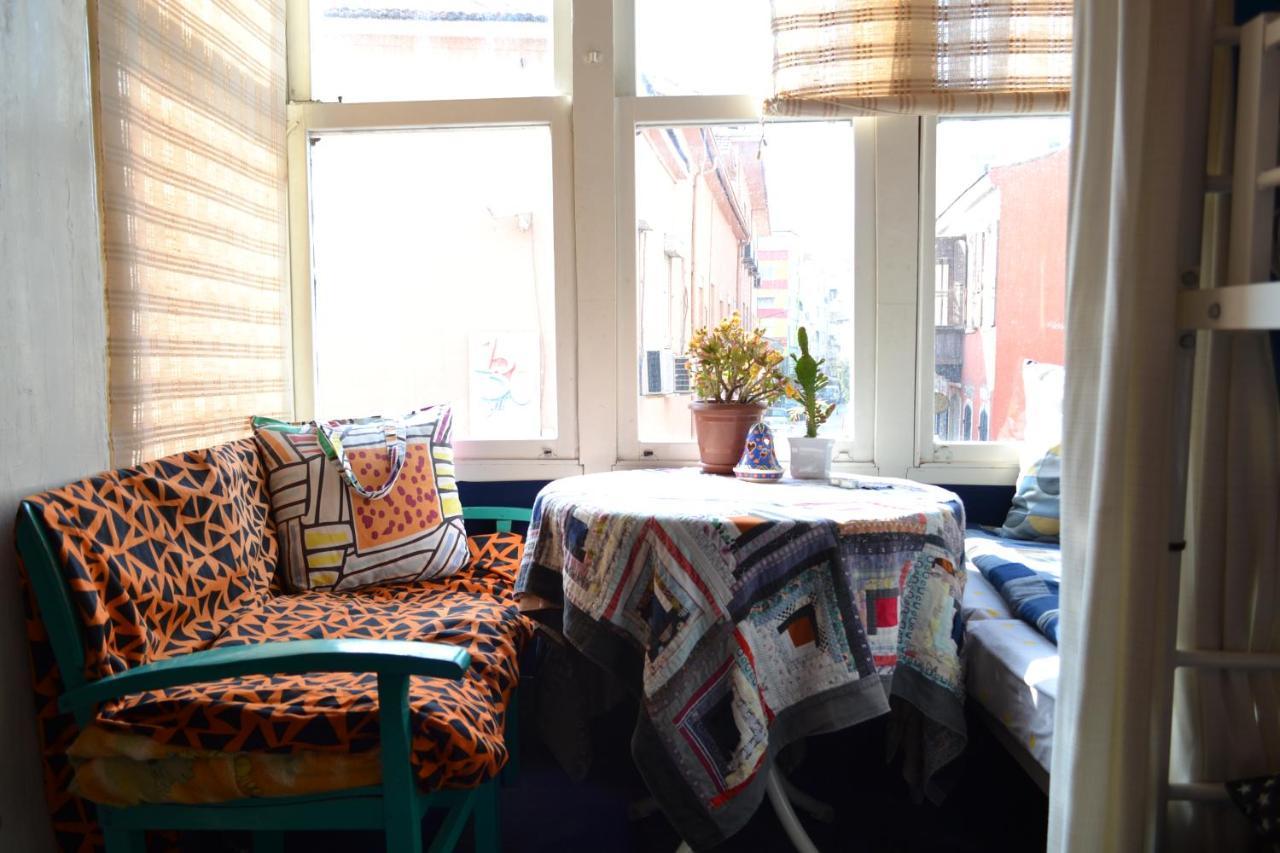 My Happy Home Hostel Измир Екстериор снимка