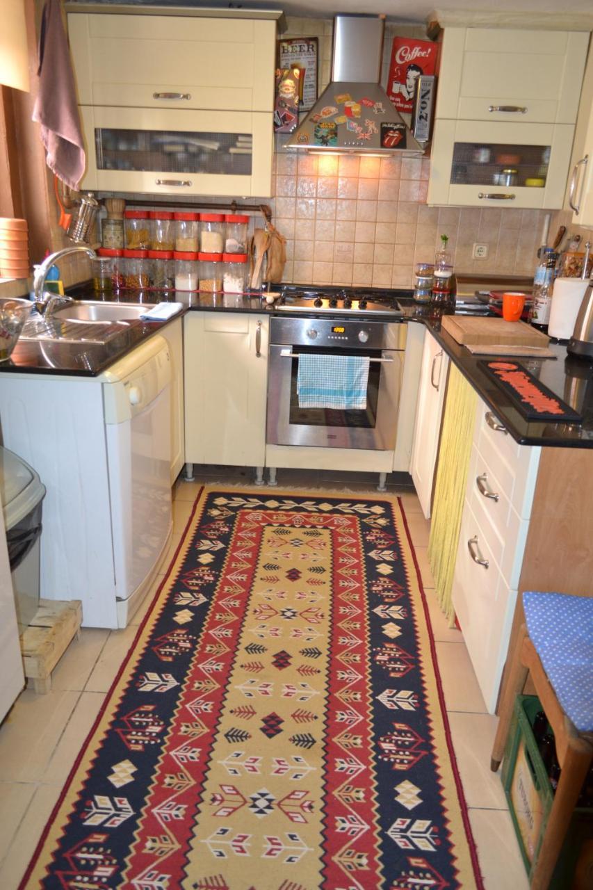 My Happy Home Hostel Измир Екстериор снимка