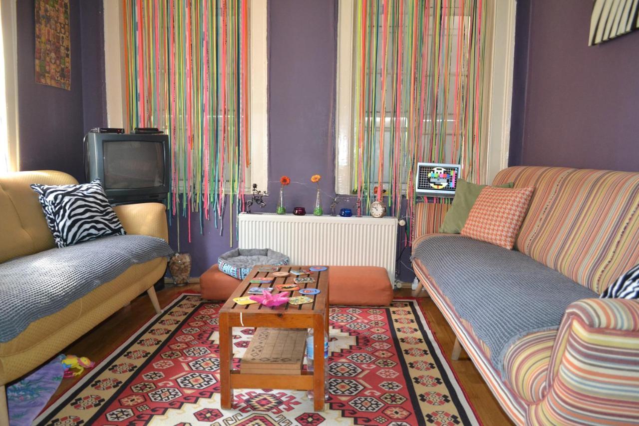 My Happy Home Hostel Измир Екстериор снимка