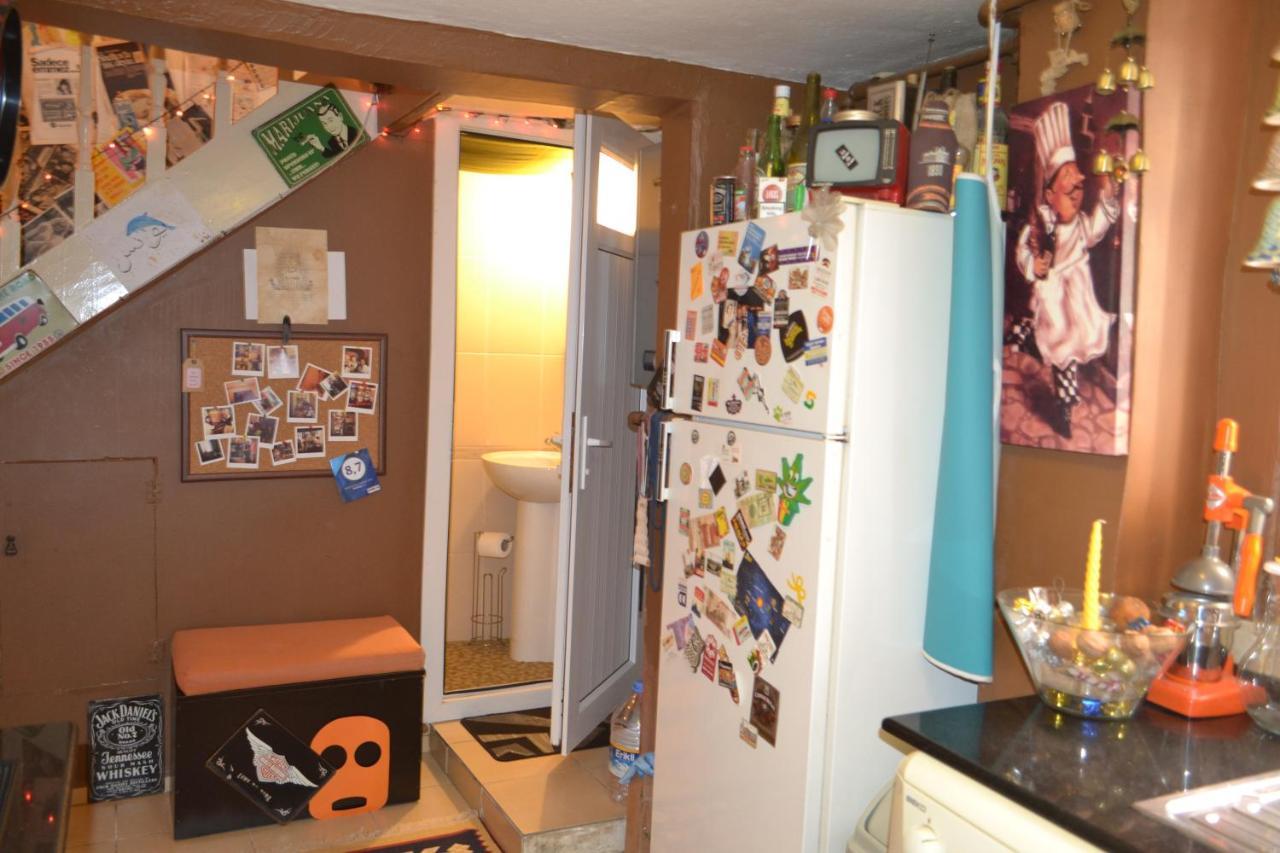 My Happy Home Hostel Измир Екстериор снимка